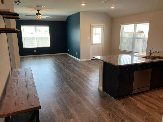 Building Photo - Breathtaking 3 Bedroom Home In Gated Commu...