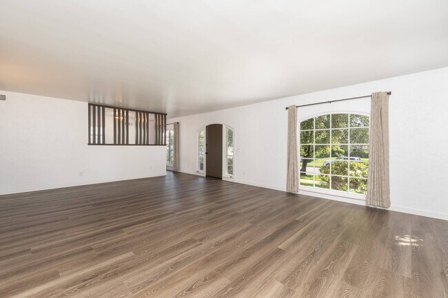 Foto del edificio - 4213 Wilkinson Ave