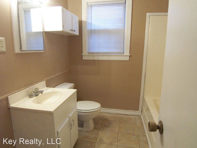 Building Photo - 3 br, 1 bath House - 109 Walker