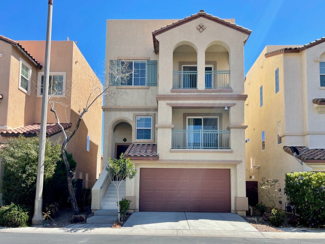 Primary Photo - GATED 4 BED 3 BATH 3 FLOOR 2 CAR GARAGE SI...