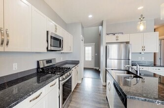 Building Photo - 2113 Auxier Ct SW