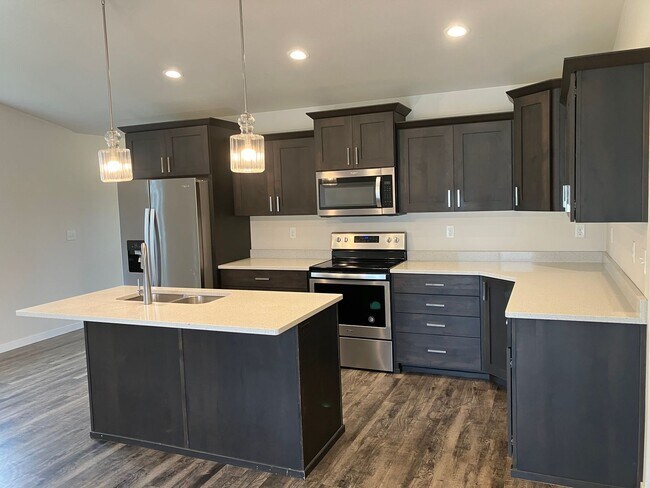 Foto del edificio - 4 Bed 3 Bath Single Family Home