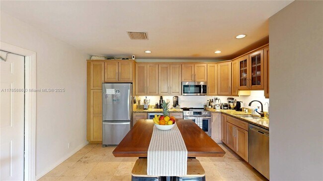 Foto del edificio - 530 NE 15th Ct