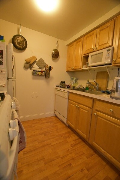Building Photo - 545 Longshore Dr