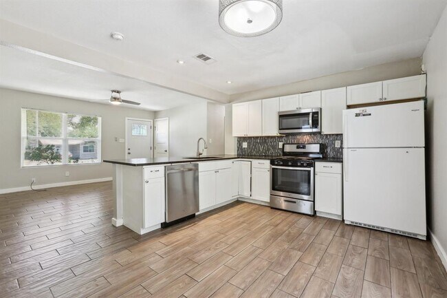 Foto del edificio - 4707 Little Hill Cir