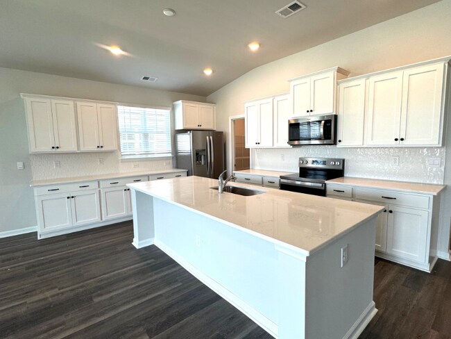 Building Photo - 811 Ireland Dr