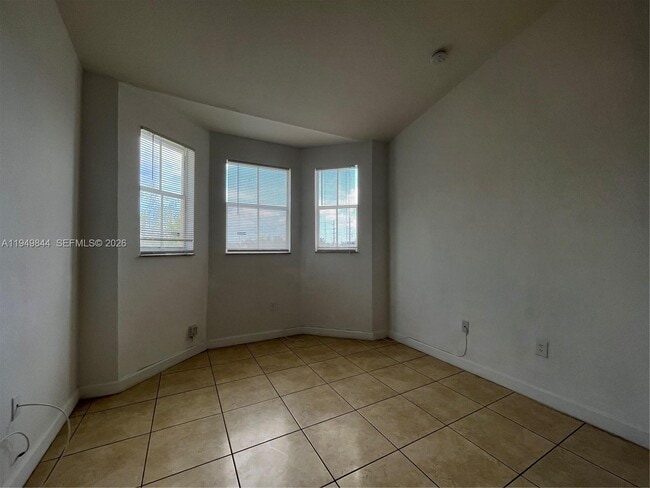 Foto del edificio - 2551 SE 16th Terrace