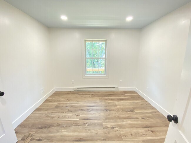Foto del edificio - WAITING LIST for Bronson Street Apartment ...