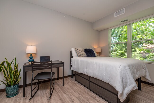 Dormitorio - 2132 Grand Ave