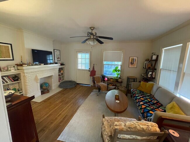 Living Room with Front Entry - 512 N Santa Fe Ave