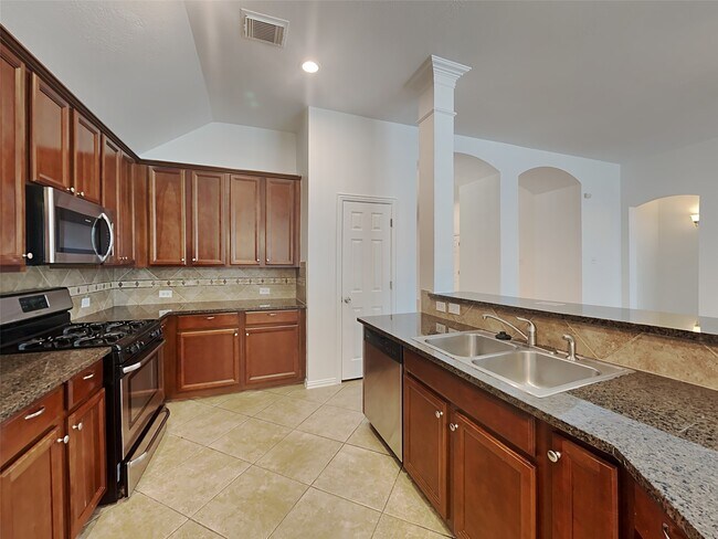 Foto del edificio - 2914 Crescent Oaks Park Ln