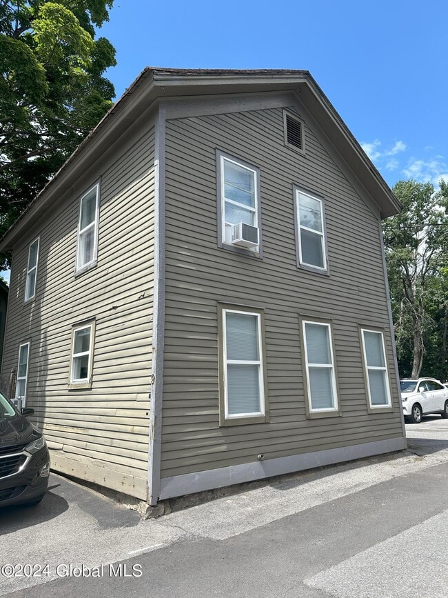 Building Photo - 9 Bolster Ln NE