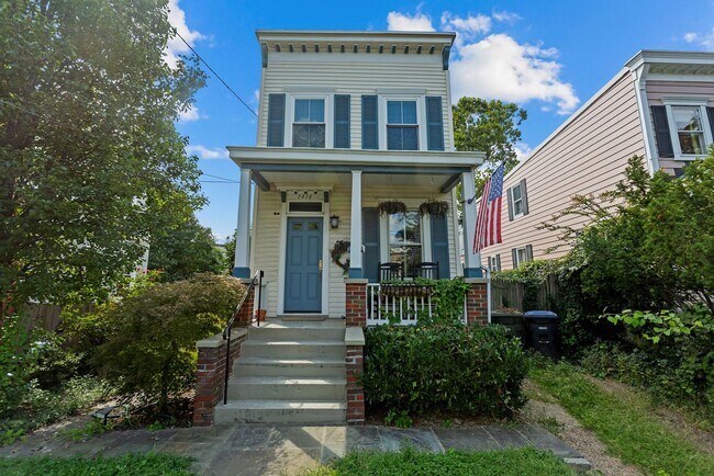 Building Photo - Available now! Recently Renovated // 4 Bed...