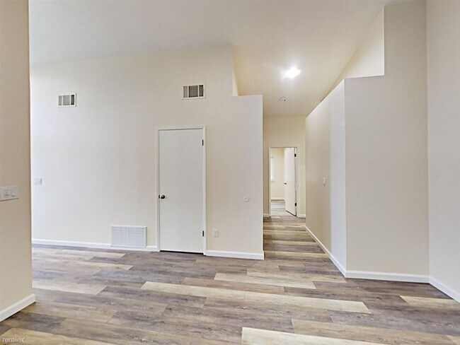 Foto del edificio - 1740 Gateway Dr