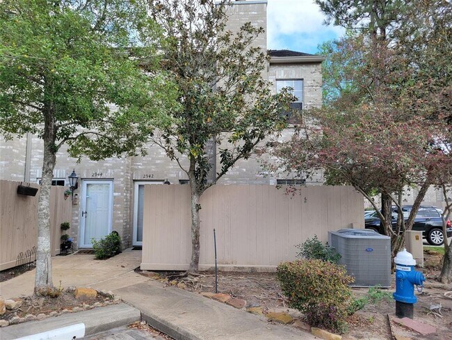 Foto del edificio - 2942 Holly Hall St