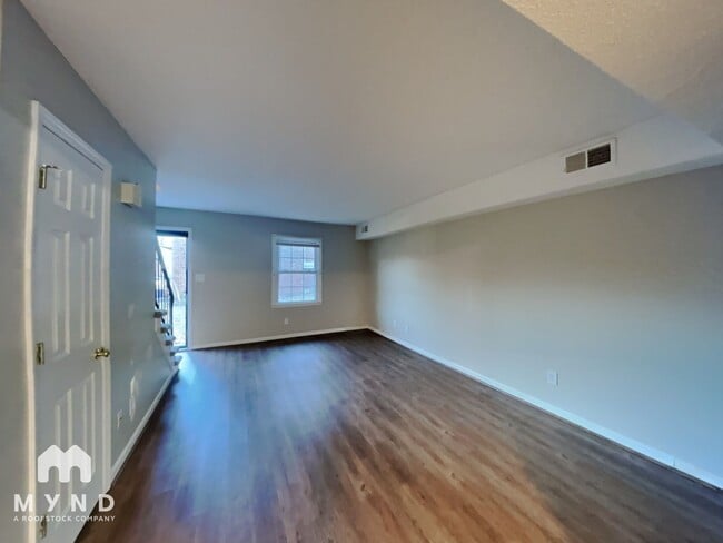 Foto del edificio - 4705 Blue Bird Ct