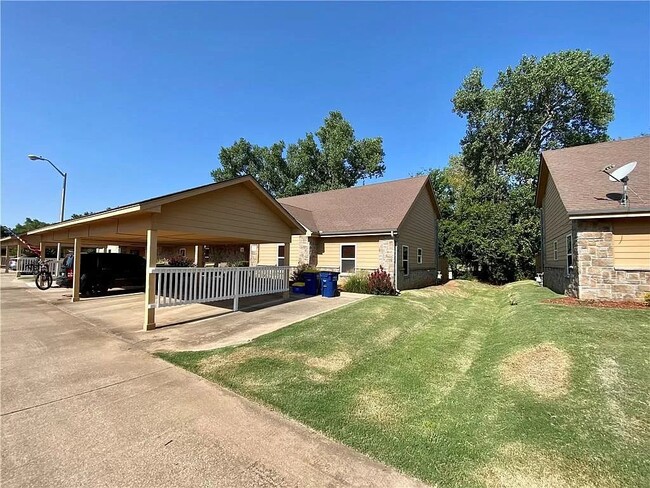Building Photo - 524 Greenbriar Ct