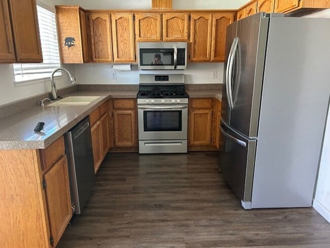 Building Photo - Charming 3-Bedroom Home with Mountain View...