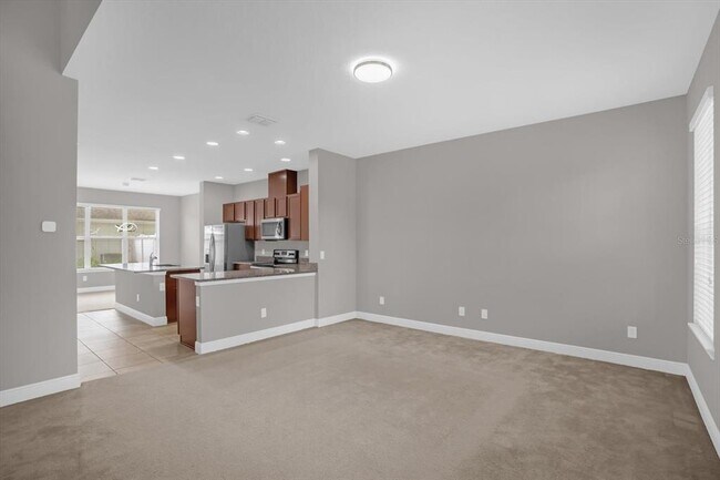 Foto del edificio - 15537 Honeybell Dr