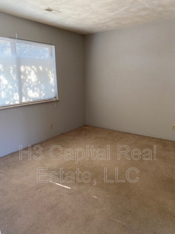 305 Southgate Dr, Freeburg, IL 62243 Condo for Rent in Freeburg, IL