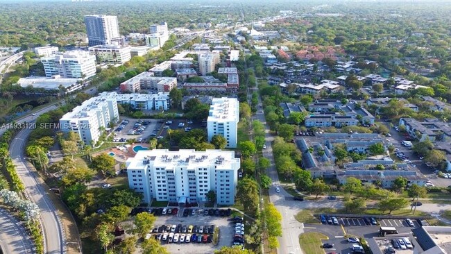 Foto del edificio - 9125 SW 77th Ave