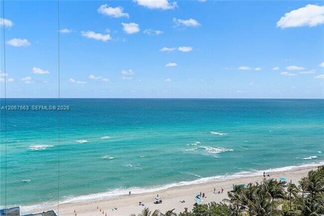 Foto del edificio - 15811 Collins Ave