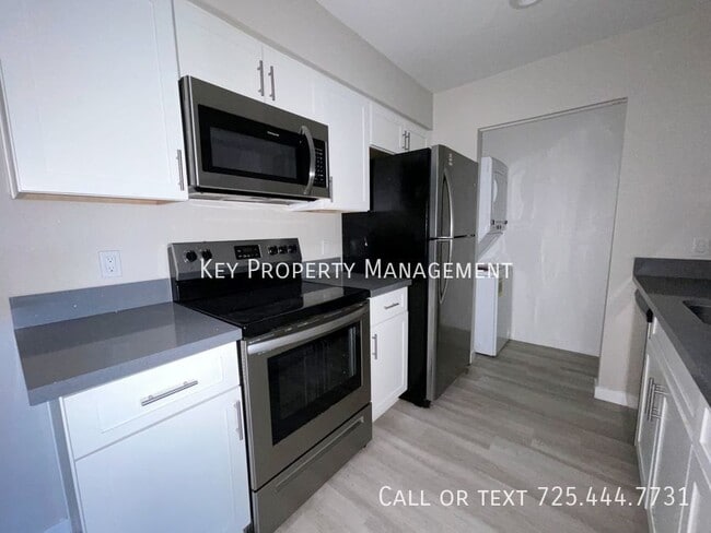 Building Photo - REMODELED 2 BEDROOM CONDO WITH STAINLESS S...