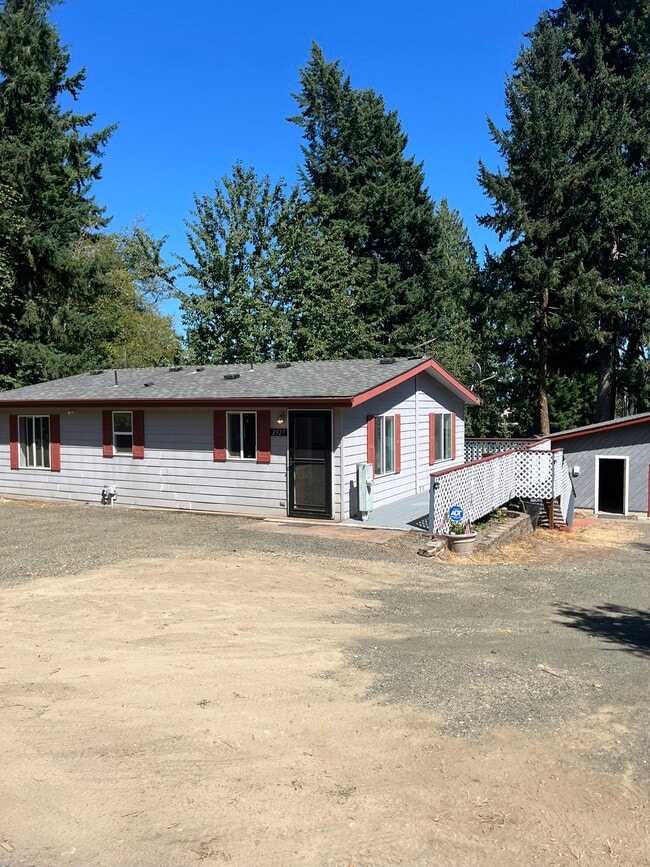 Photo - 2527 Oregon St E House