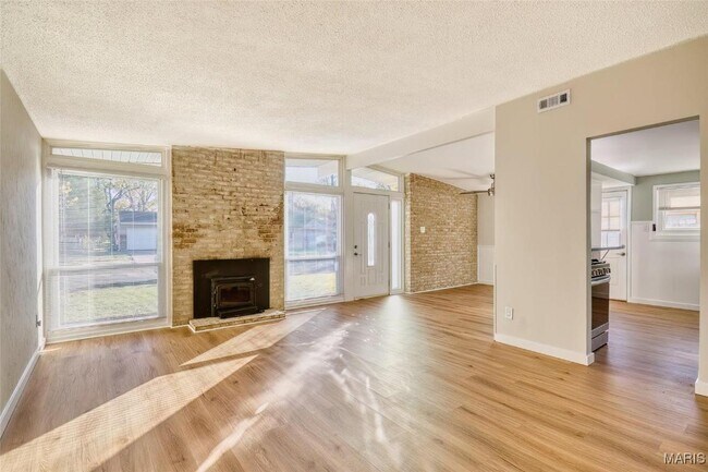 Foto del edificio - 825 Derhake Rd