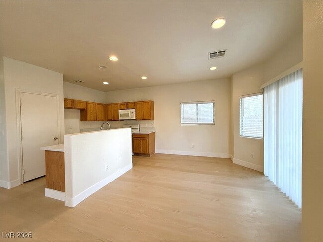 Building Photo - 6079 Clovelly St