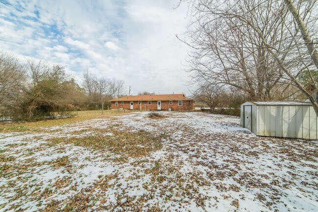 Building Photo - 1227 N Double Springs Rd