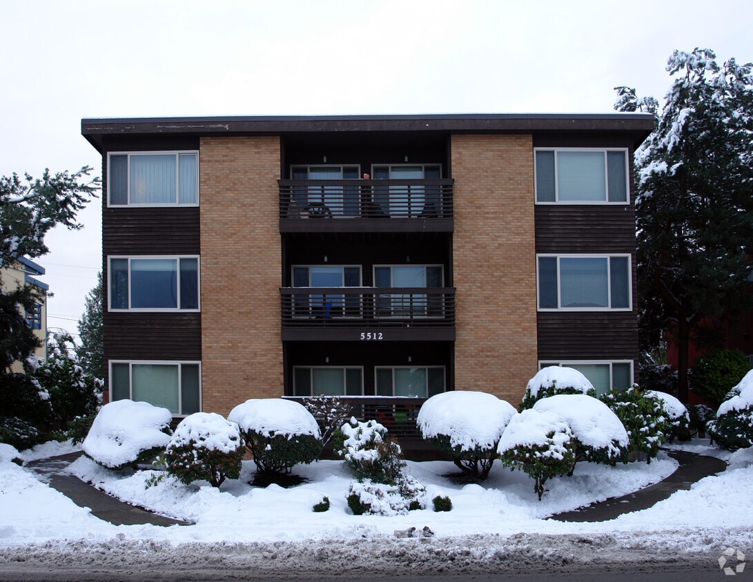 Vista de la calle - Cowen Park Apartments