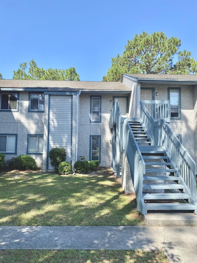 Building Photo - 910 Brett Dr