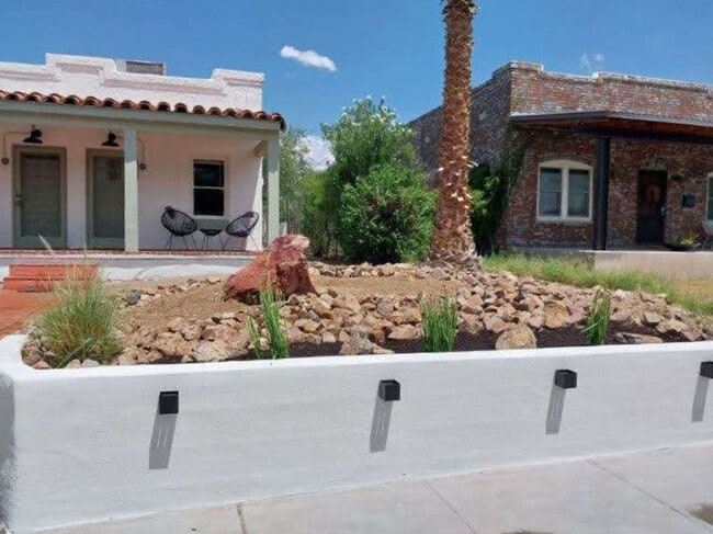 Building Photo - Charming 4BR/2BA Vintage Home in Historic ...