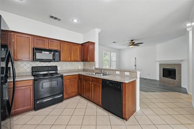 Building Photo - 9846 Cedarcrest Dr