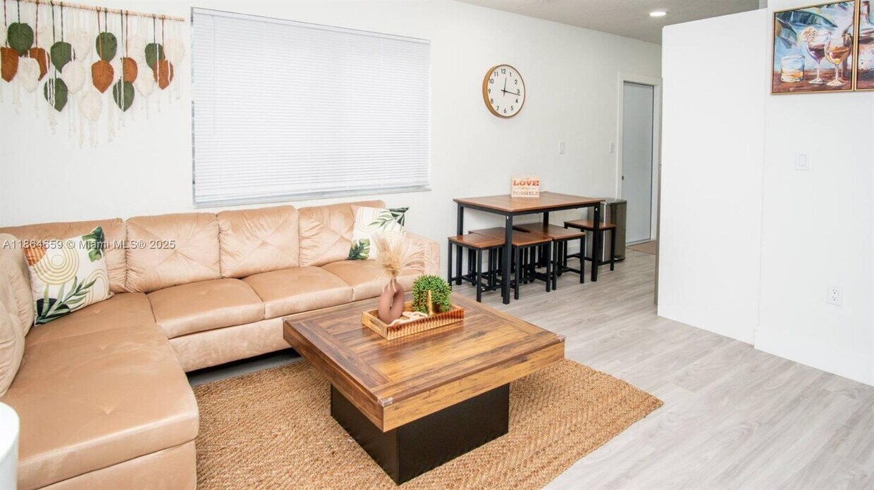 Foto principal - 7815 NW 5th Ct
