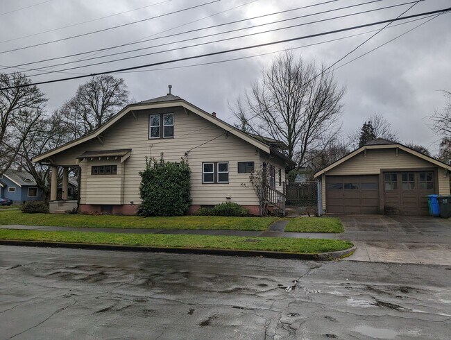 Building Photo - Beautifully Sellwood-Moreland 5 Bed 2 Bath...