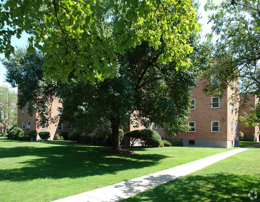 Building Photo - Tappan Manour Condominium
