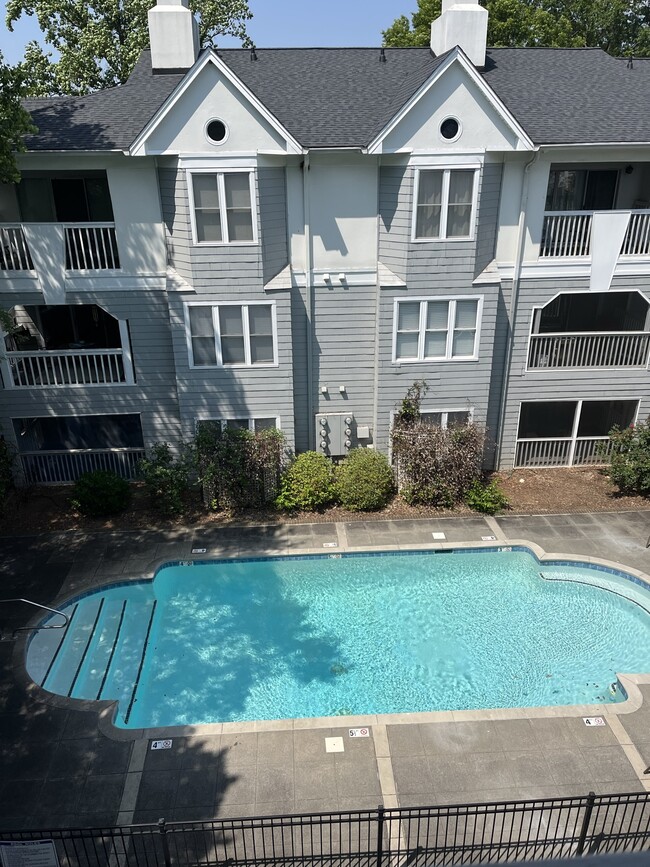 Building Photo - 229 Oakwood Ct