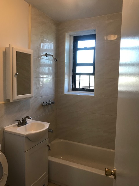 Foto del edificio - 1049 Glenmore Ave