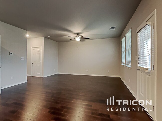Building Photo - 207 Eves Necklace Drive Buda TX