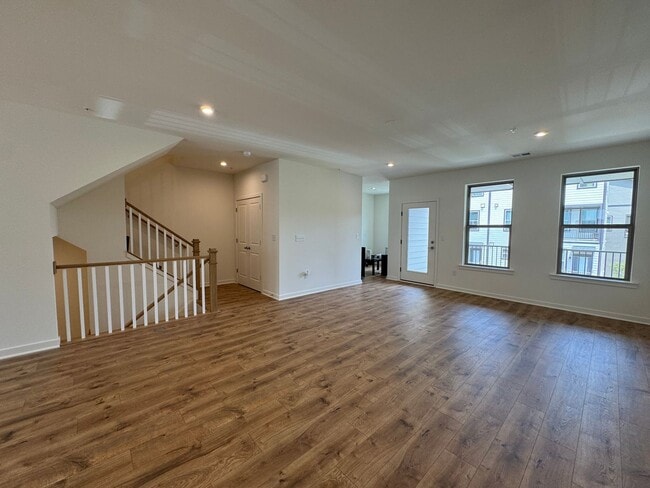 Building Photo - Stylish 3 Bed 2.5 Bath Interior Townhome I...