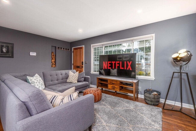 Building Photo - 3701 SW Henderson St