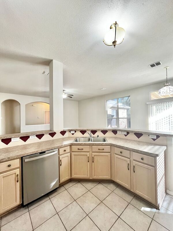 Building Photo - 233 Wagon Wheel Dr