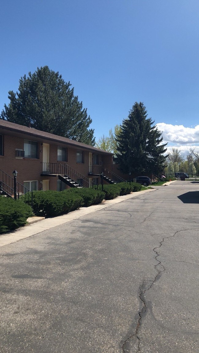 Building Photo - West Jordan Apartment - GREAT LOCATION!