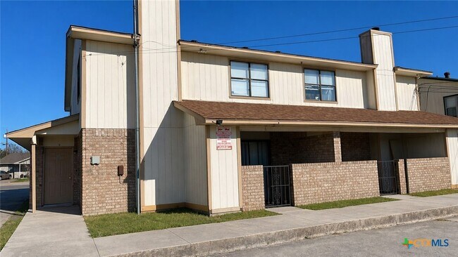 Foto del edificio - 1813 Cedarhill Dr