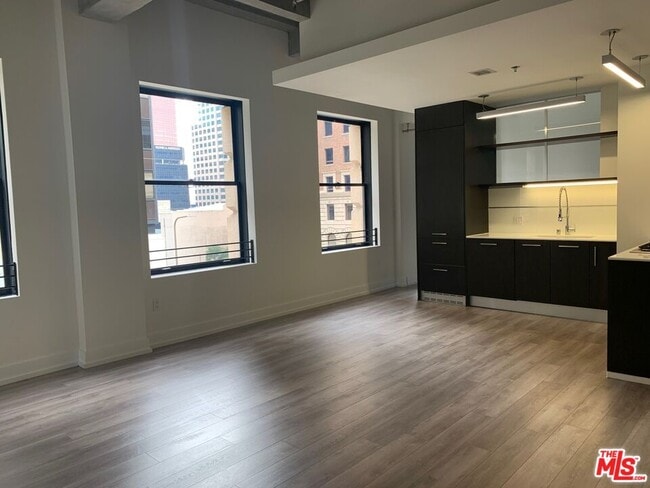 Foto del edificio - 727 W 7th St