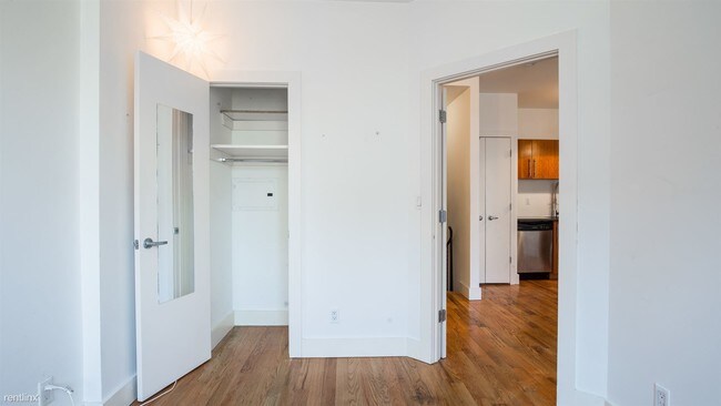Building Photo - 3 br, 1 bath Apartment - 245 Frost St Unit 1C