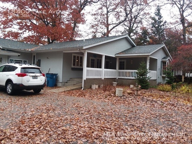 Foto del edificio - 15409 Lake Ave