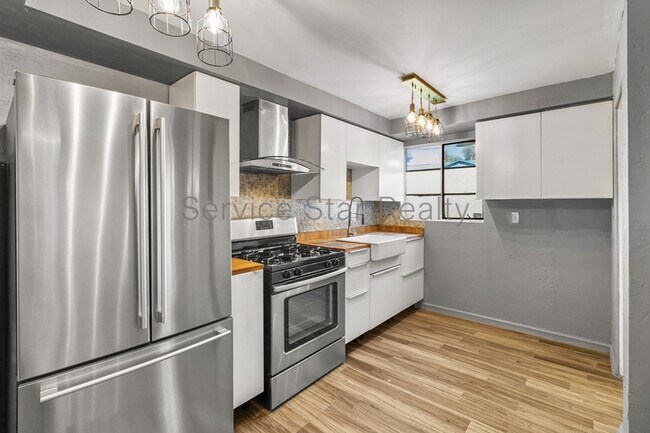 Building Photo - 2941 N 19th Ave